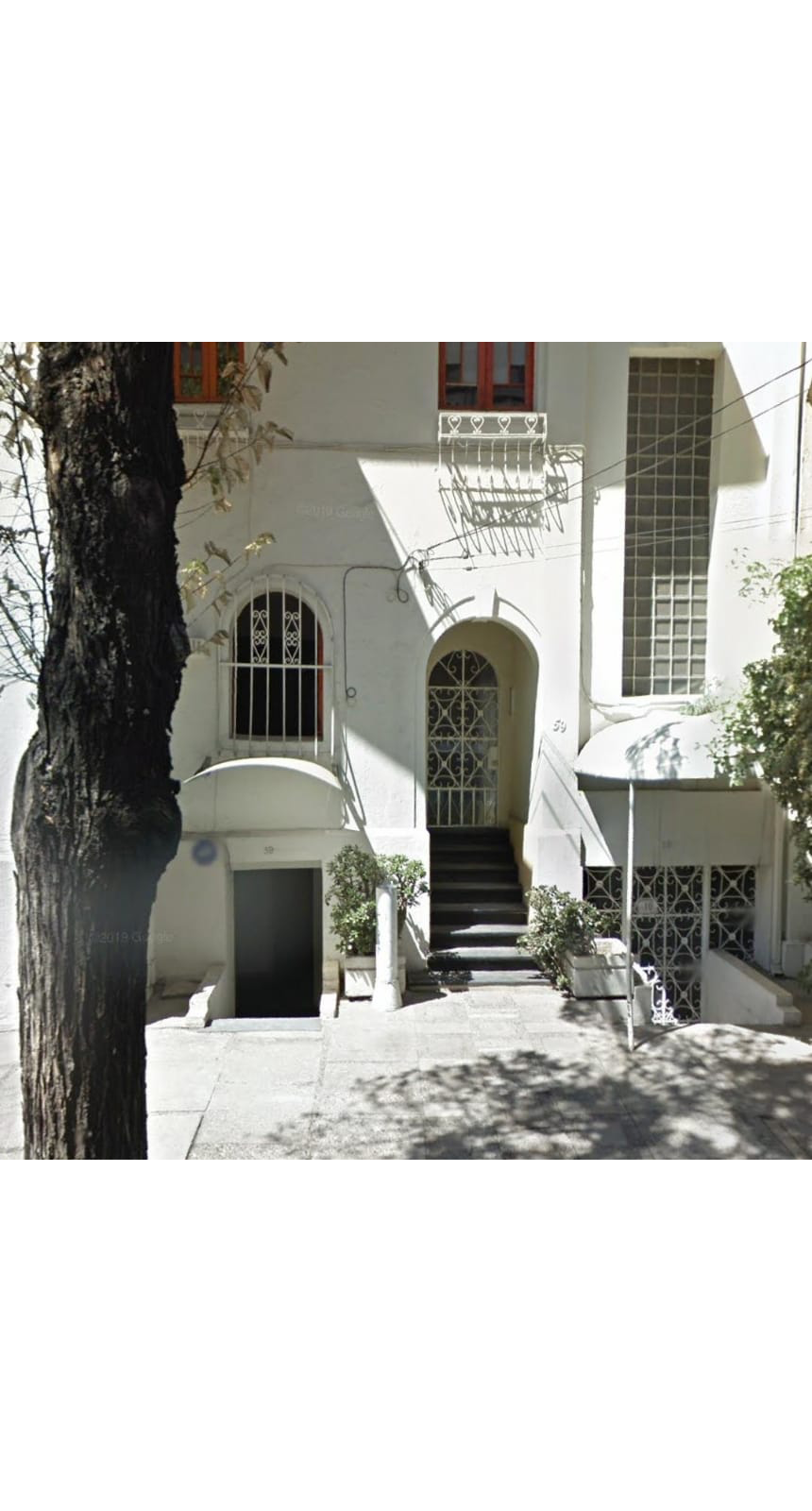 Fachada del edificio donde se ubica el taller de RepairME en Providencia